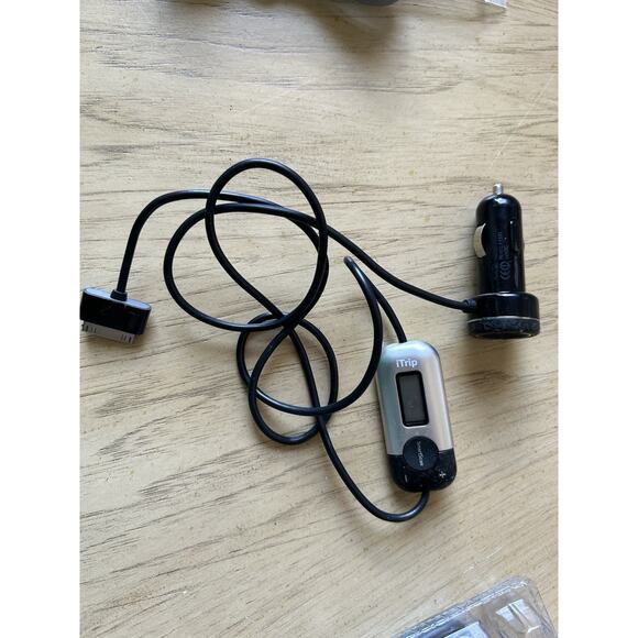 Griffin iTrip Auto FM Transmitter Car Charger for iPod iPhone 4S Dock Connector - Picture 4 of 6